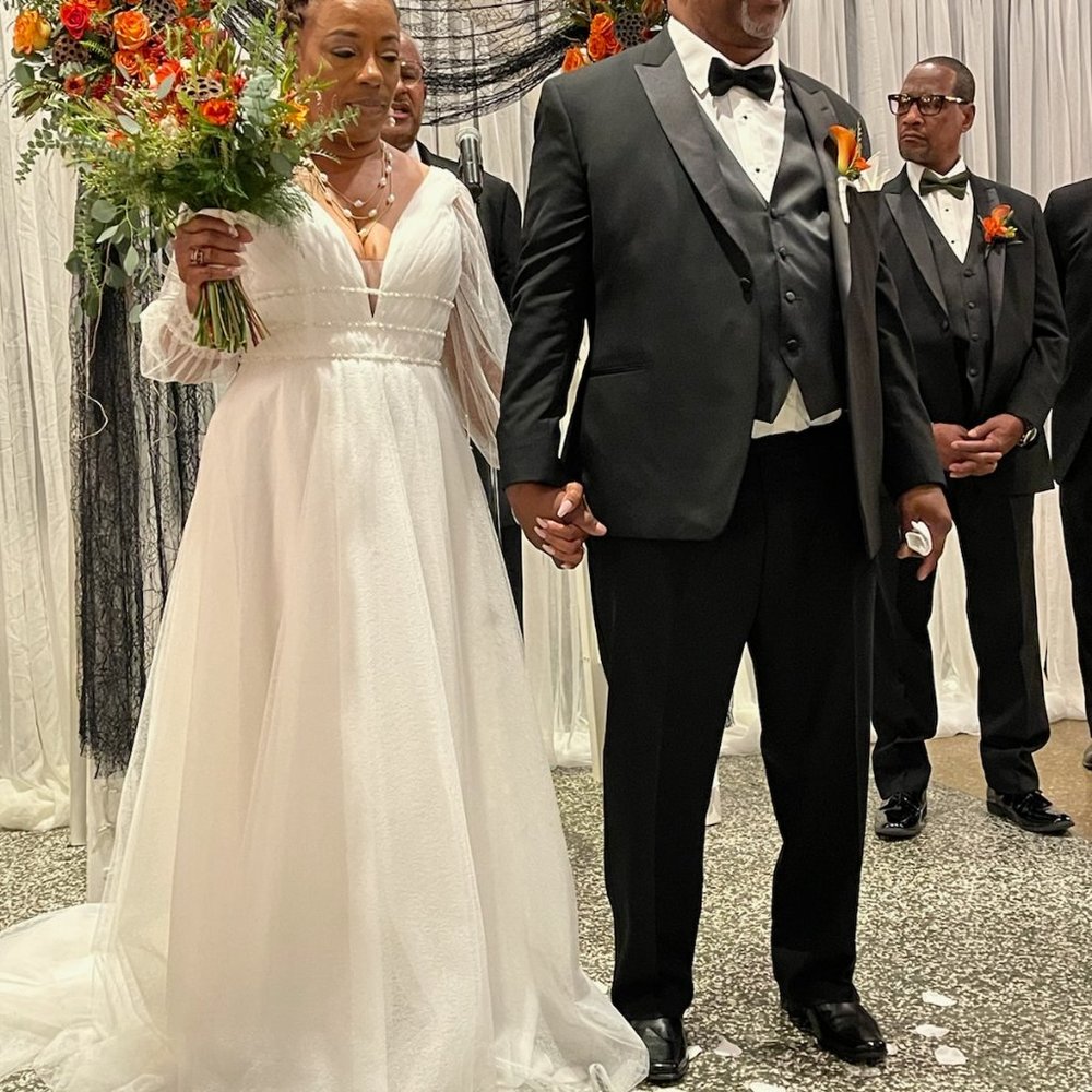 WEDDING DRESS - Picture 3 of 5